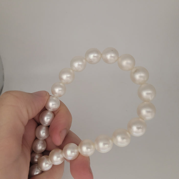 White South Sea Pearls 10-13.70 mm Round Shape 18K Gold Clasp