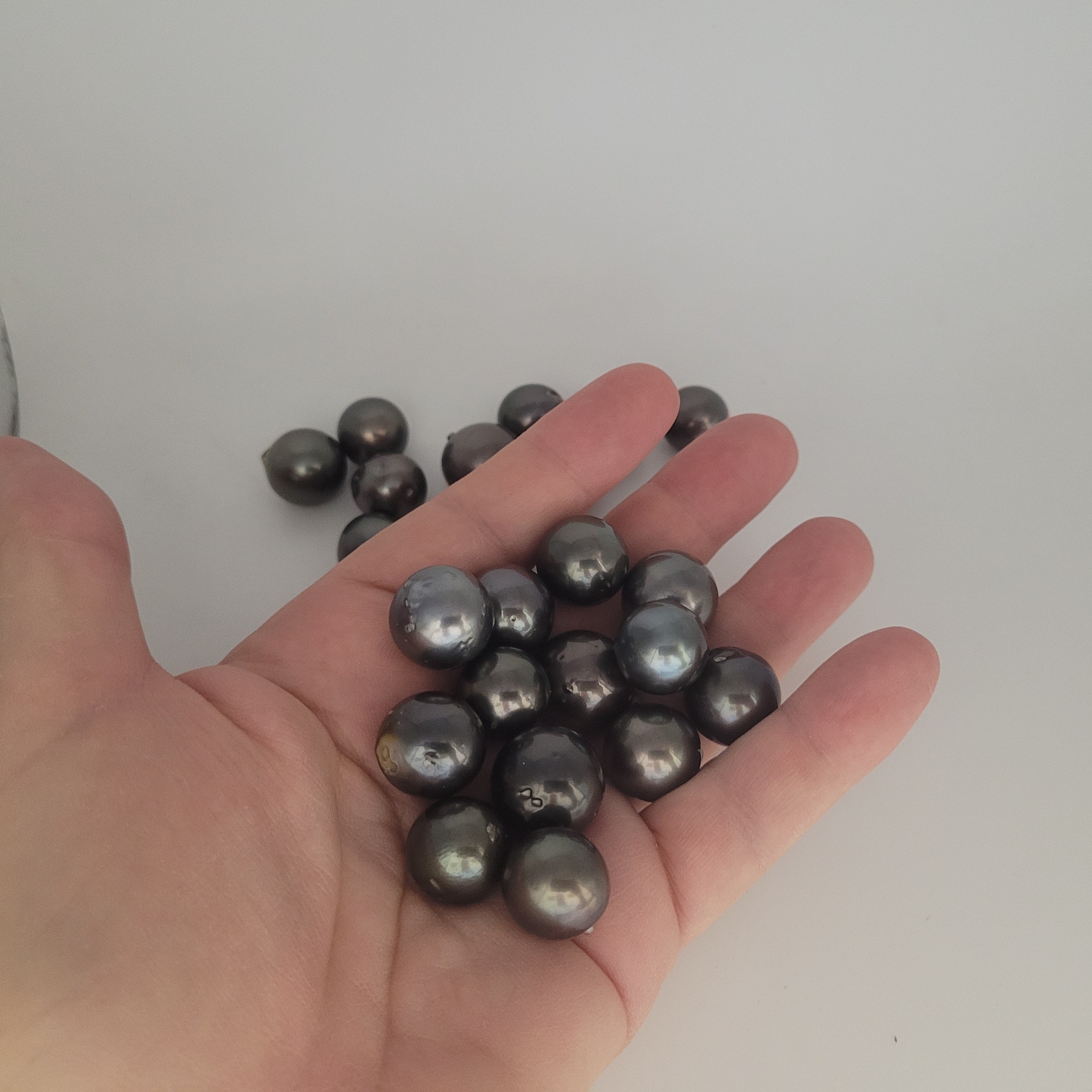 Tahiti Pearls 15-17 mm Dark Color Very High Luster Loose