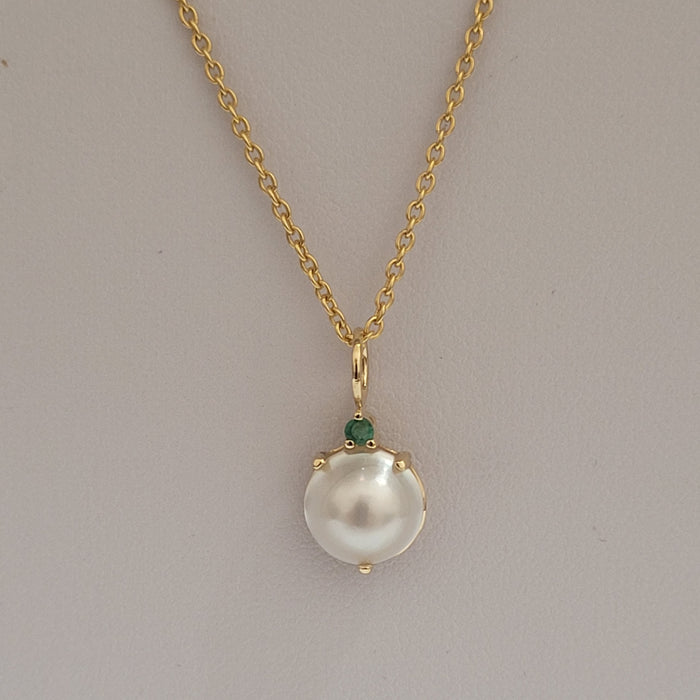 Yellow Gold 18K, Emerald, Australian Mabe Pearl Pendant Necklace