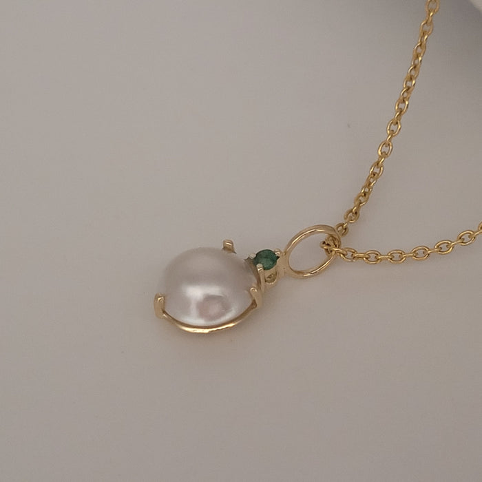 Yellow Gold 18K, Emerald, Australian Mabe Pearl Pendant Necklace