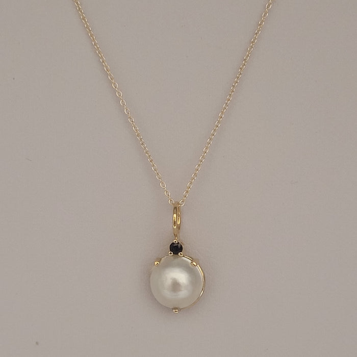 Pendant Australian Mabe Pearl and Sapphire 18K Yellow Gold