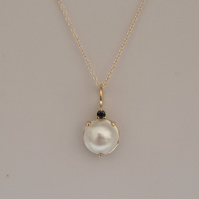 Pendant Australian Mabe Pearl and Sapphire 18K Yellow Gold