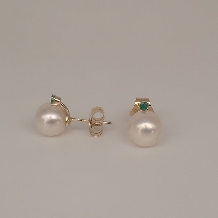 Akoya Cultured Pearl 8-8.5 mm AAA Yellow Gold 9K and Emeralds Precious Stones