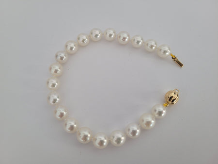 South Sea Pearls 8.80-9 mm white anf High Luster, 18 Karat Gold Clasp Bracelet - Only at  The South Sea Pearl