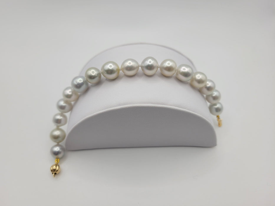 South Sea Pearls Bracelet 18 Karat Gold Clasp - The South Sea Pearl